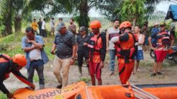 Ditemukan Setelah 5 Hari Hanyut, Polisi Bantu Evakuasi Mayat Korban Di Sungai Bahbolon