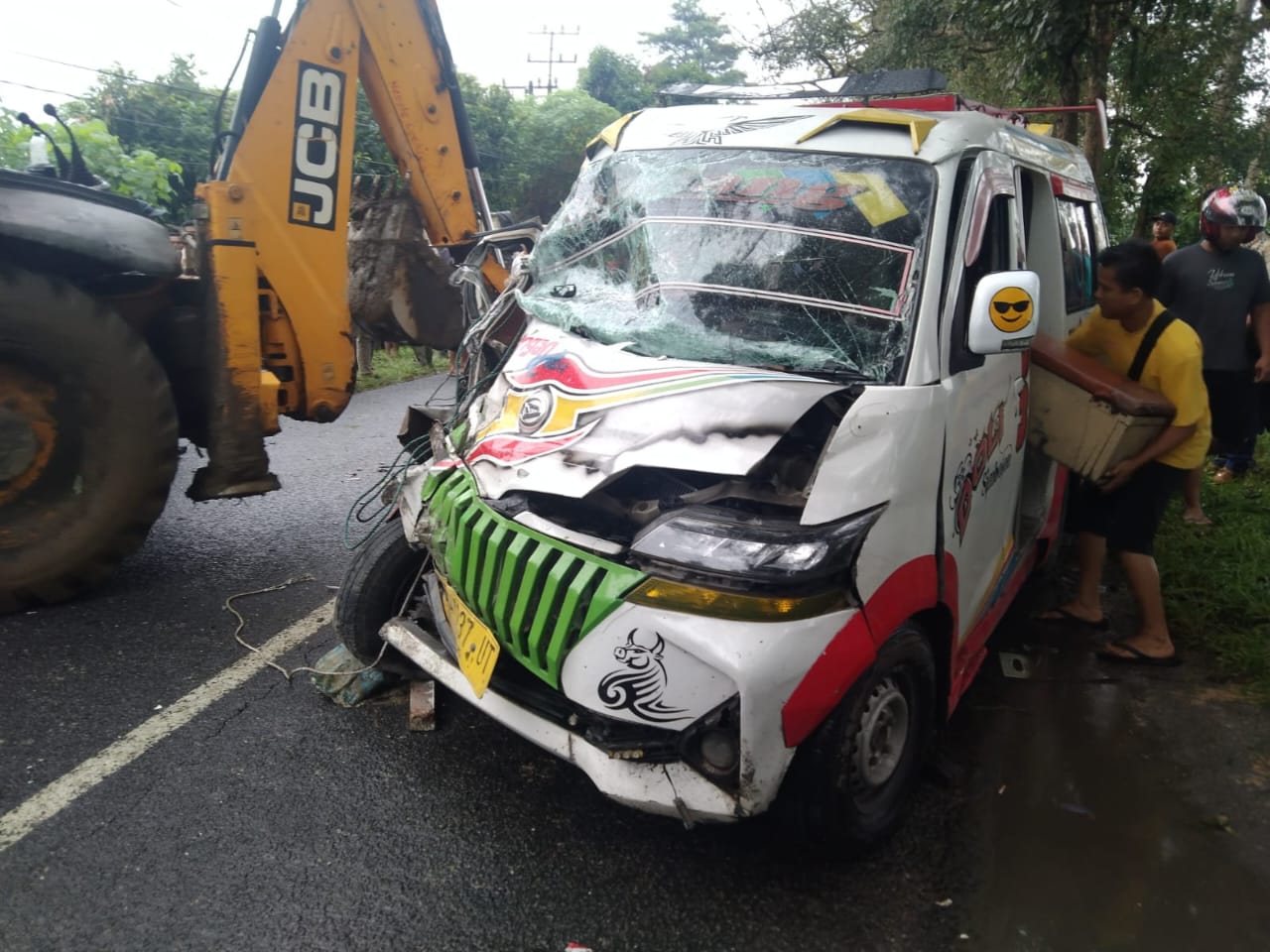 Mopen Kontra Truk Di Jalan P.Siantar - Perdagangan, 6 Luka-luka