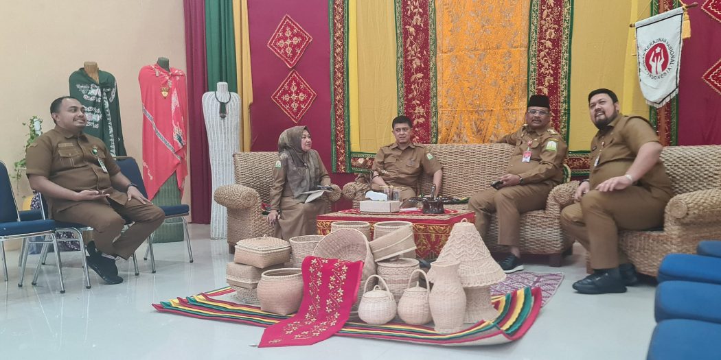 Pj Gubernur Instruksikan Pembenahan Showroom Dekranasda Aceh