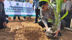 Kakanwil Kemenag Aceh Tanam Pohon Di Tanah Wakaf Produktif Aceh Jaya