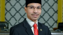 Farid Nyak Umar Apresiasi Keuchik Lampulo Terima Penghargaan Nasional Desa Sadar Hukum