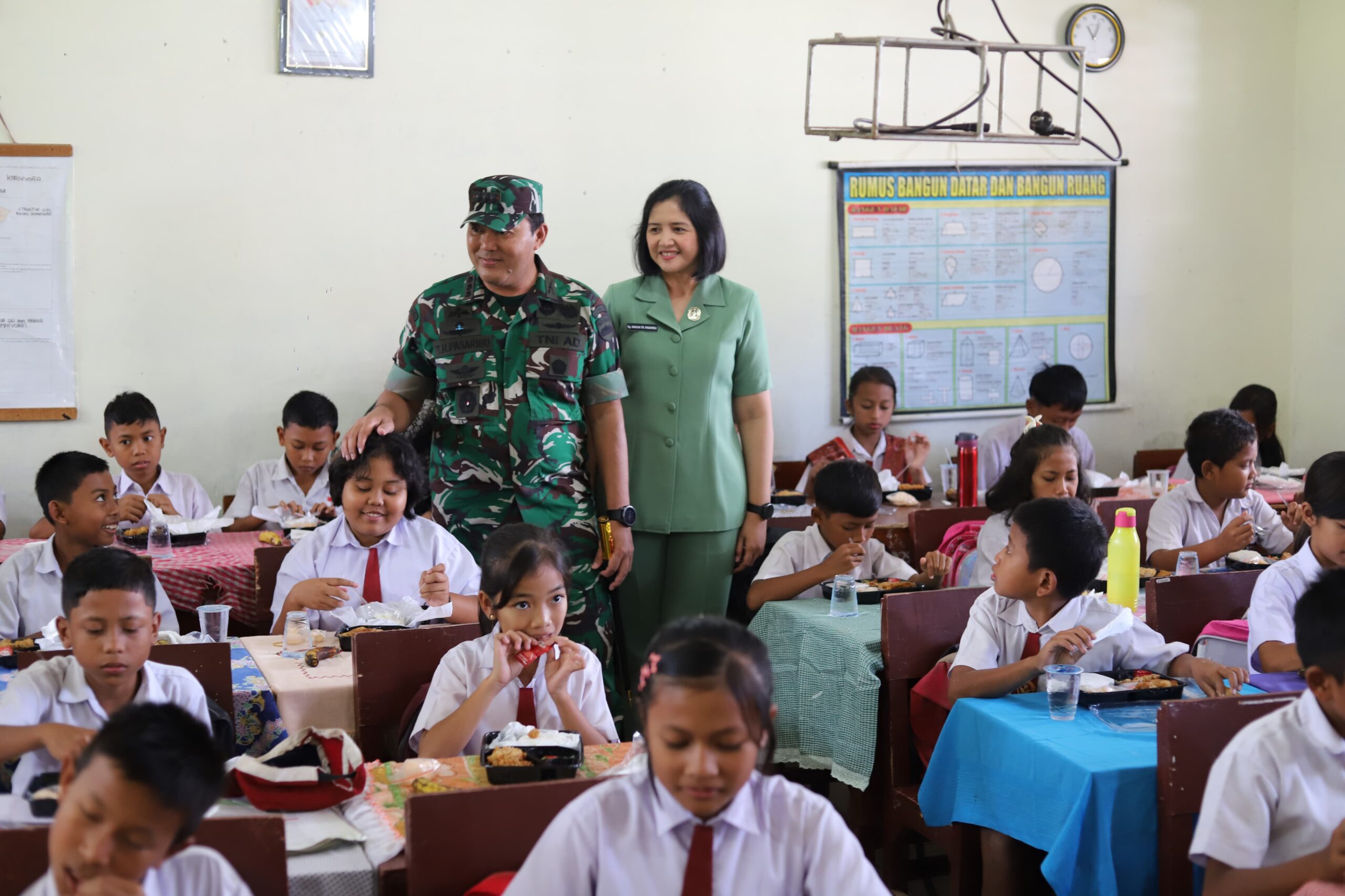 Korem 022/PT Gelar Makan Sehat Bergizi Di SD Negeri 095205 Parbalogan Simalungun