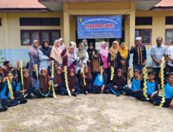 Pelatihan Menganyam Atribut Adat Di SMPN 3 Gunung Meriah