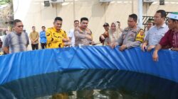 Manfaatkan Halaman, Polres Batubara Tabur Benih Ikan