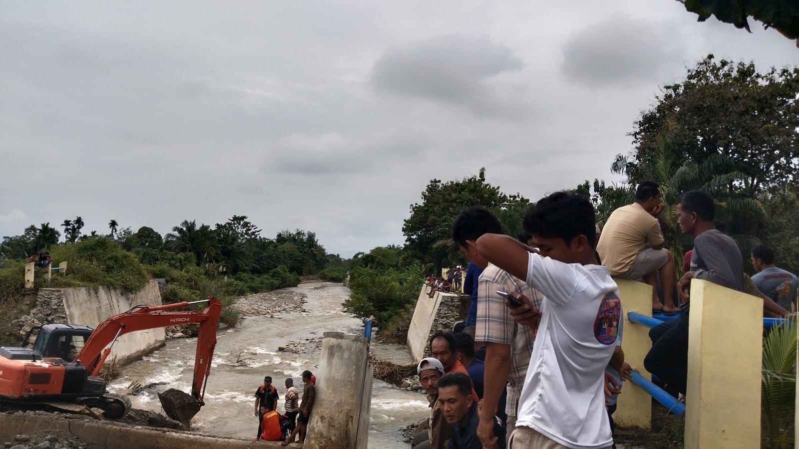 Salim Fakhry Tinjau Lokasi Orang Hanyut