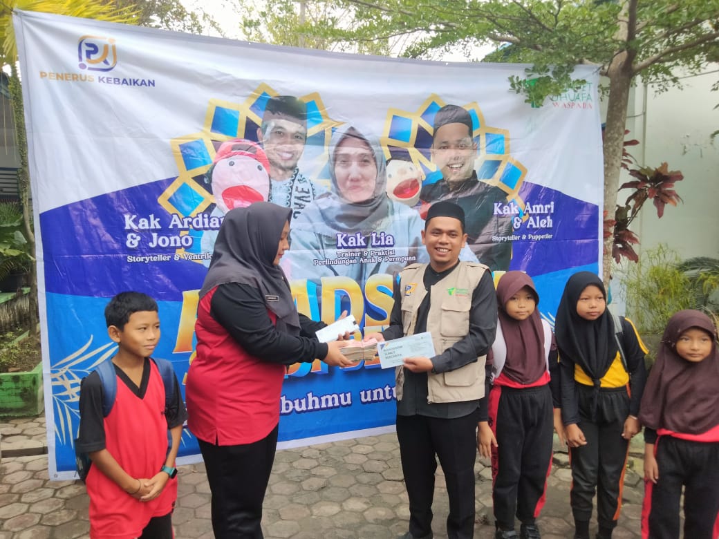 Keluarga Besar SDN 101866 B.Kuis Pekan Salurkan Bantuan Untuk Palestina