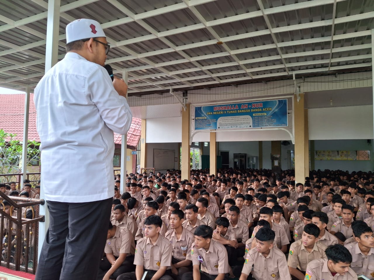 Alumni Timur Tengah Isi Tausyiah Jumatan Di SMA Negeri 9 Banda Aceh