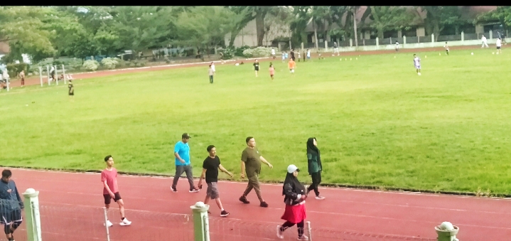 Bupati Agara Terpilih Jogging Sore Di Stadion Pemuda