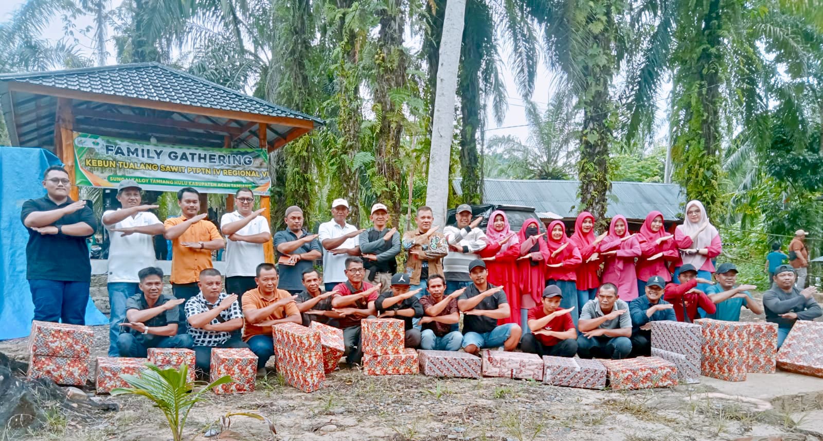 Karyawan Kebun Tualang Sawit PTPN IV Regional VI Gelar Family Gathering