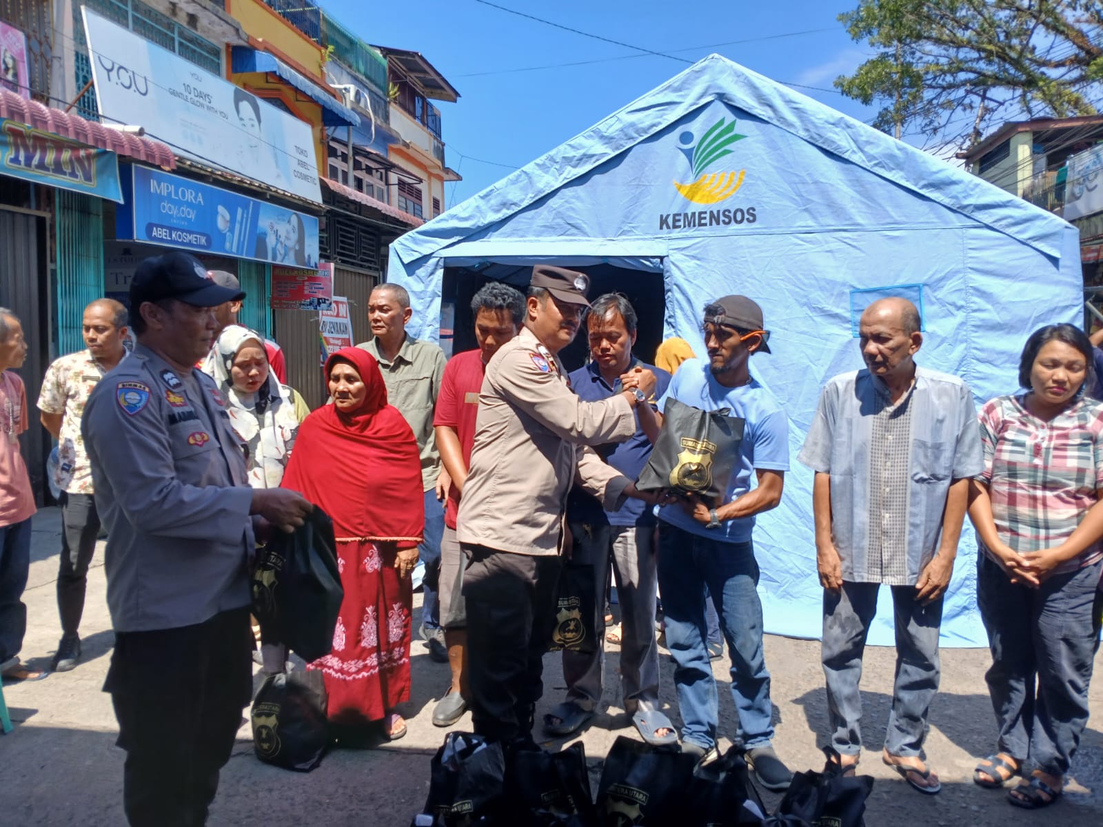 Polres Sibolga Berikan Bansos Kepada Korban Kebakaran Pasar Sibolga Nauli