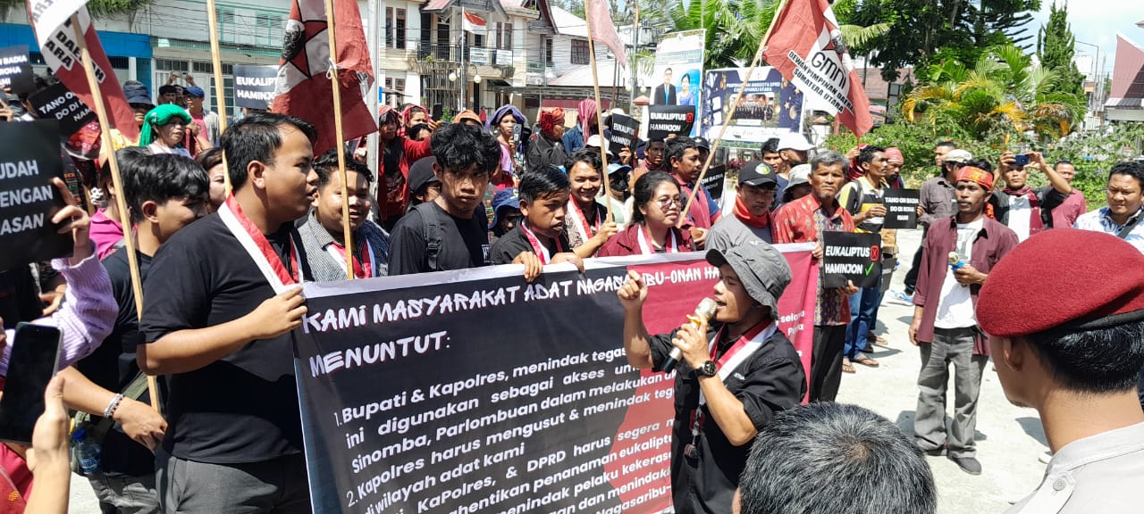 Petani Dan Mahasiswa Taput Unjuk Rasa Minta TPL Ditutup