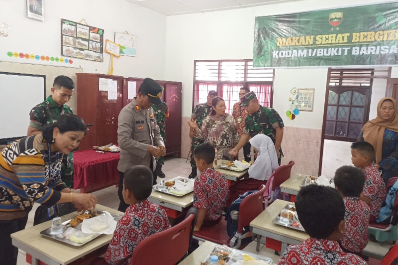 Kodam I/BB Dukung Program Makan Sehat Bergizi Untuk Siswa Di Medan