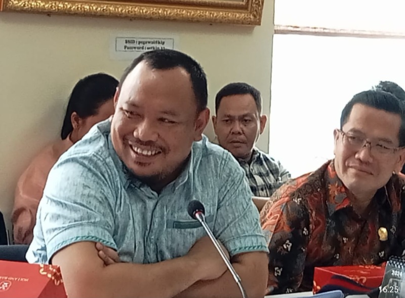 ANGGOTA DPRD Sumut Zeira Salim Ritonga (kiri). Waspada/ist