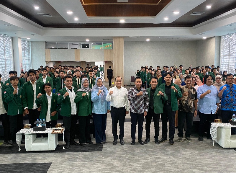 Universitas Sumatera Utara (USU) menggelar acara pelantikan Ketua dan Wakil Ketua Badan Eksekutif Mahasiswa (BEM) USU periode 2024/2025 pada Kamis, 23 Januari 2025, bertempat di Gedung DLCB Hall, USU. Waspada/ist