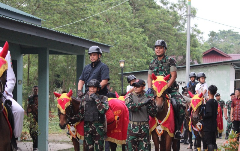 Walikota Medan Terima Brevet Berkuda Dari Korps Kavaleri