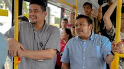 Dukung Program One Day No Car, Bobby Nasution Kerja Naik Bus Listrik