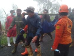 Longsor Pekalongan 16 Orang Meninggal