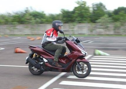 Tips Aman Gunakan Honda PCX 160 Roadsync