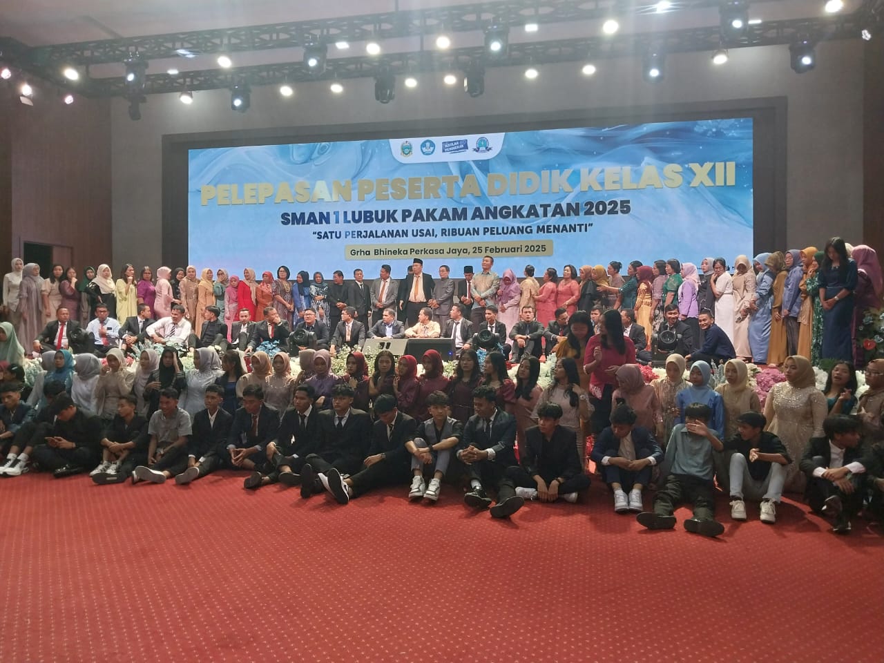 Suasana Haru Lepas 422 Siswa Kelas XII SMAN 1 Lubukpakam