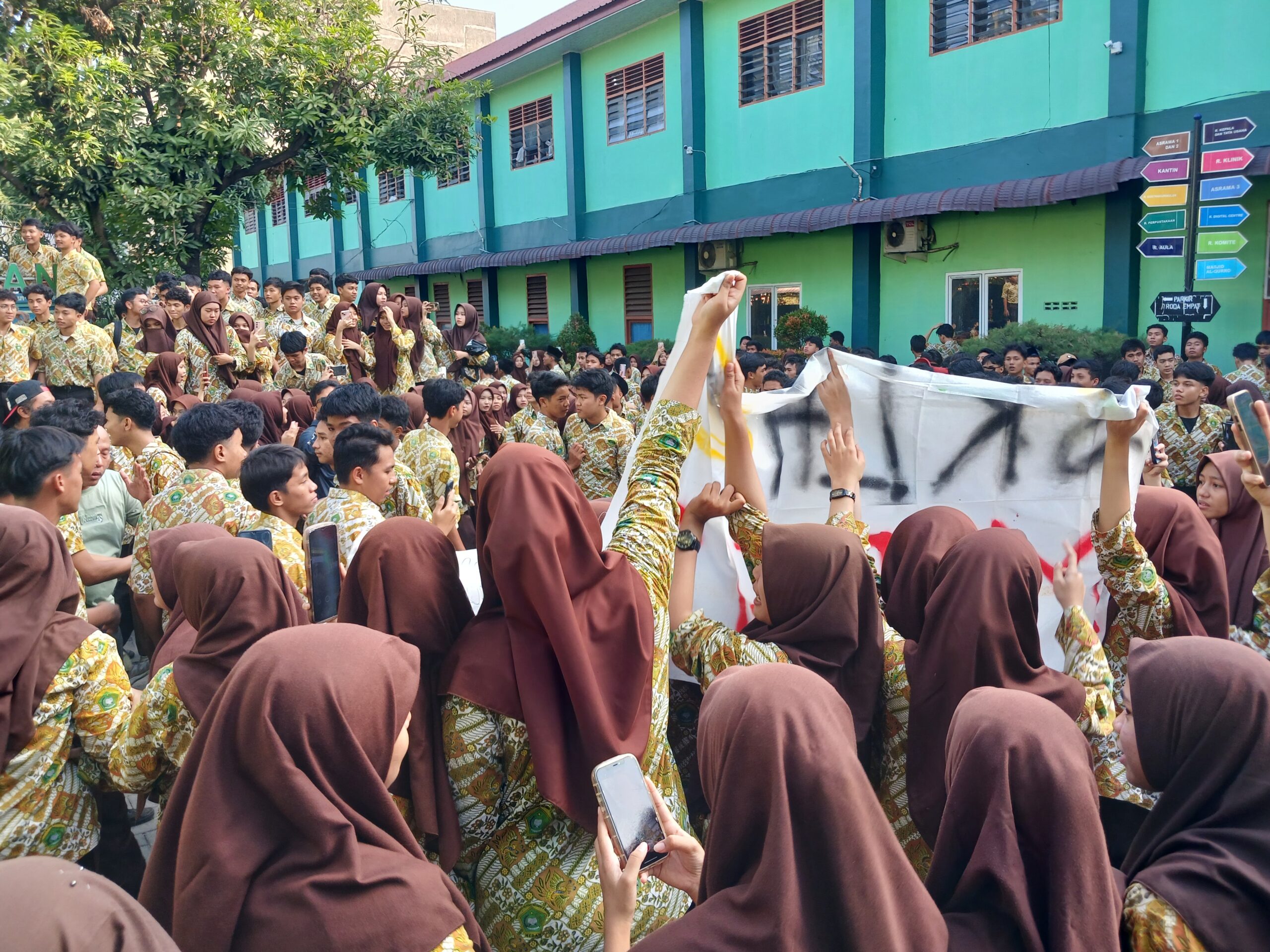 Pelajar MAN 2 Medan Demo, Buntut Kelalaian Sekolah Akibatkan Siswa Gagal Ikut SNBP