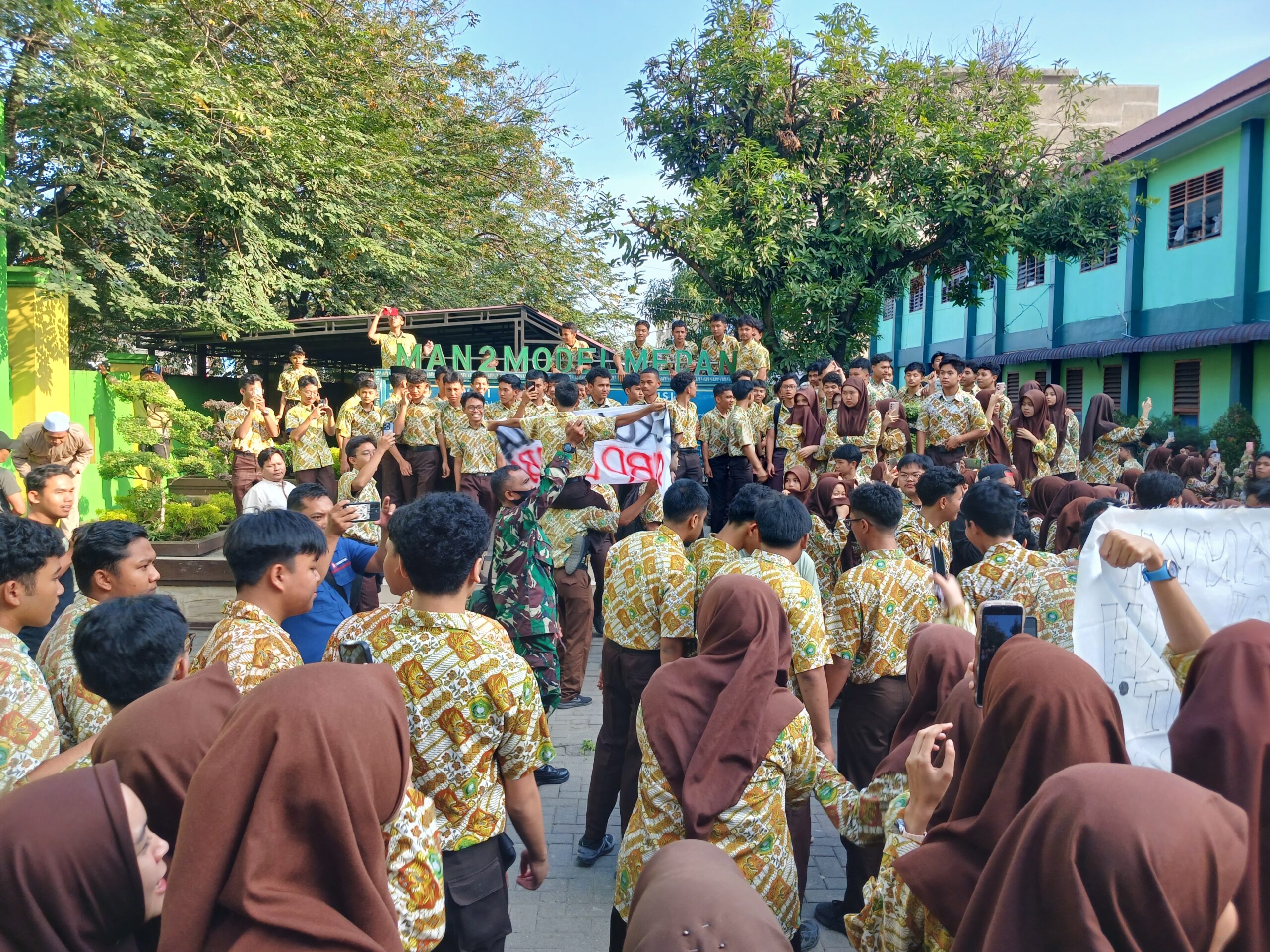 Pelajar MAN 2 Medan Demo, Buntut Kelalaian Sekolah Akibatkan Siswa Gagal Ikut SNBP