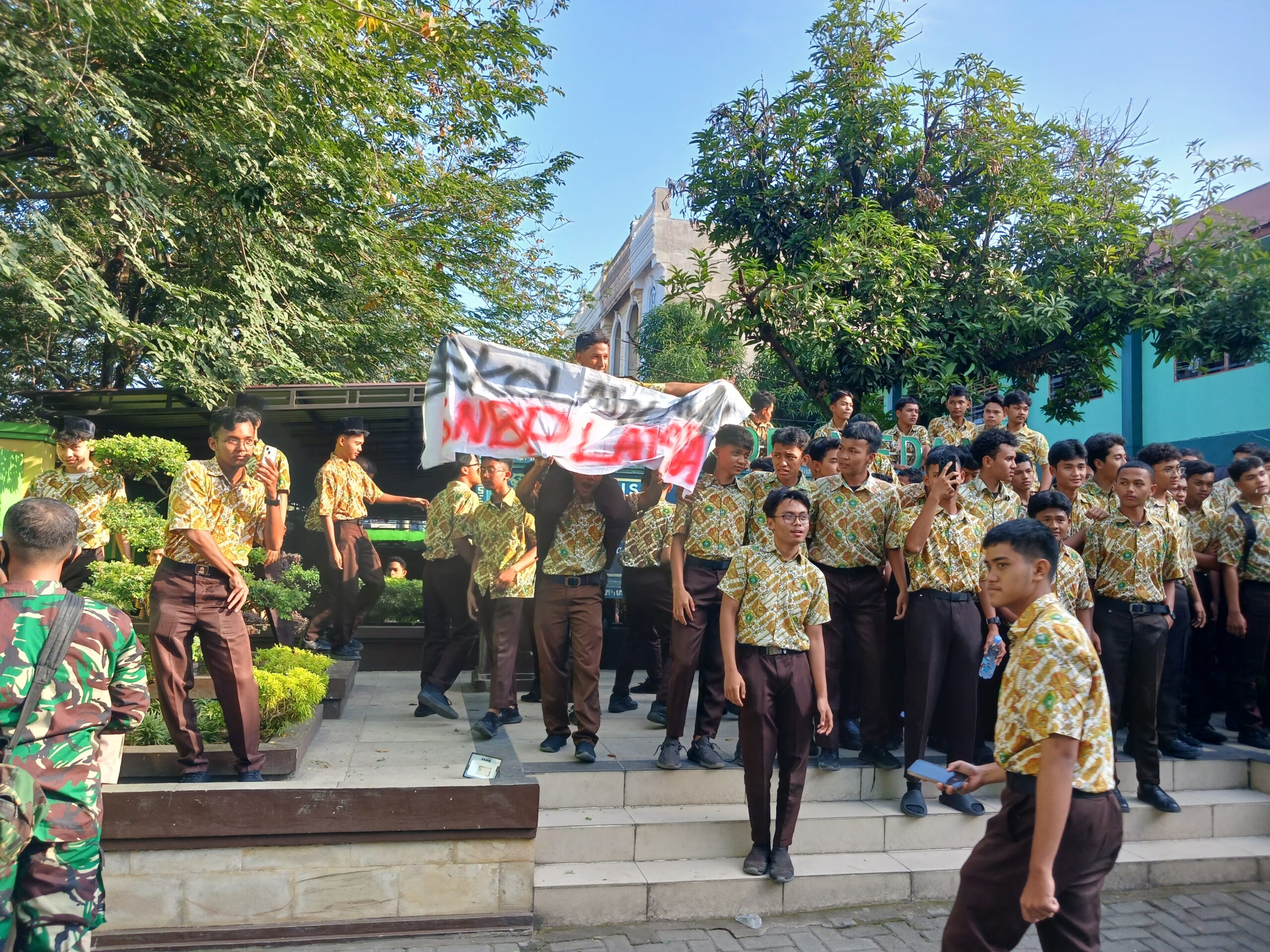 Siswa MAN 2 Medan Nilai Sekolah Bohong Soal Kelalaian Input PDSS