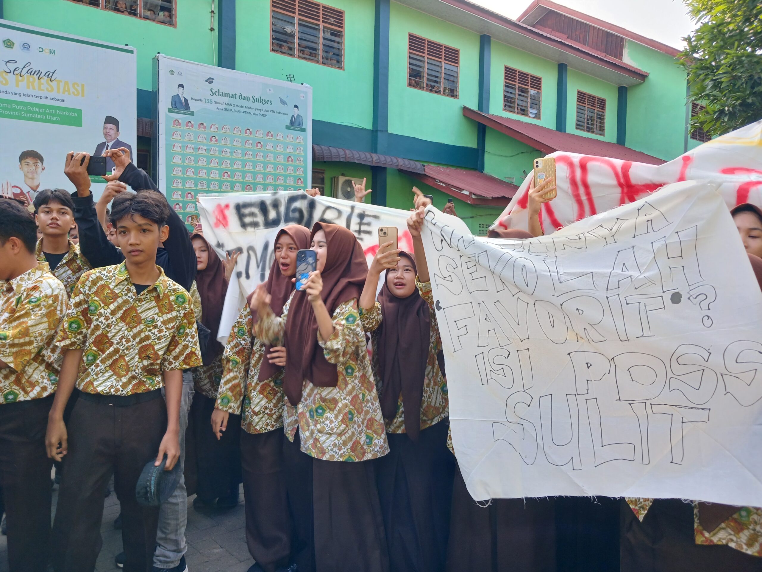 Siswa MAN 2 Medan Nilai Sekolah Bohong Soal Kelalaian Input PDSS