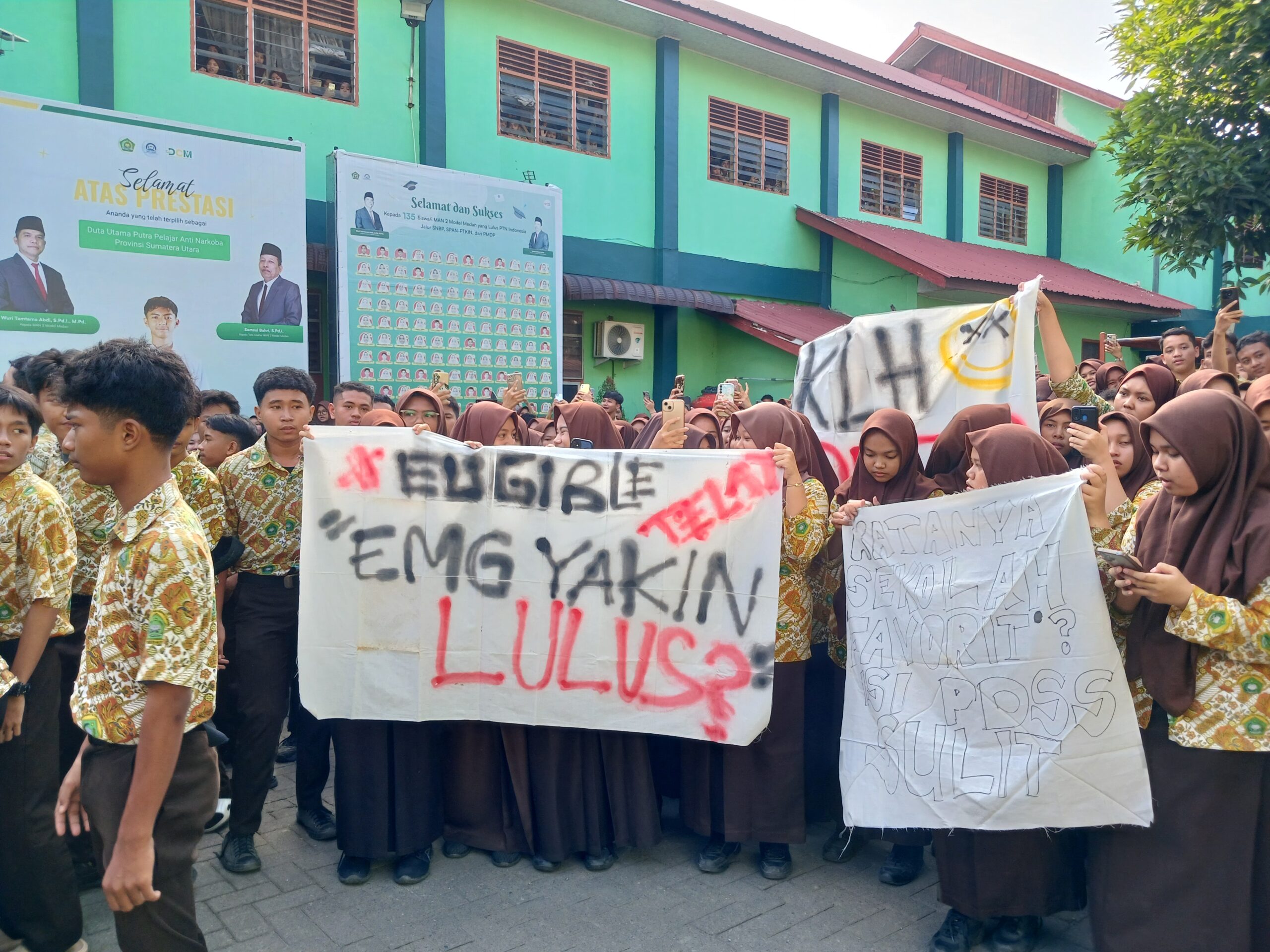 Siswa MAN 2 Medan Nilai Sekolah Bohong Soal Kelalaian Input PDSS