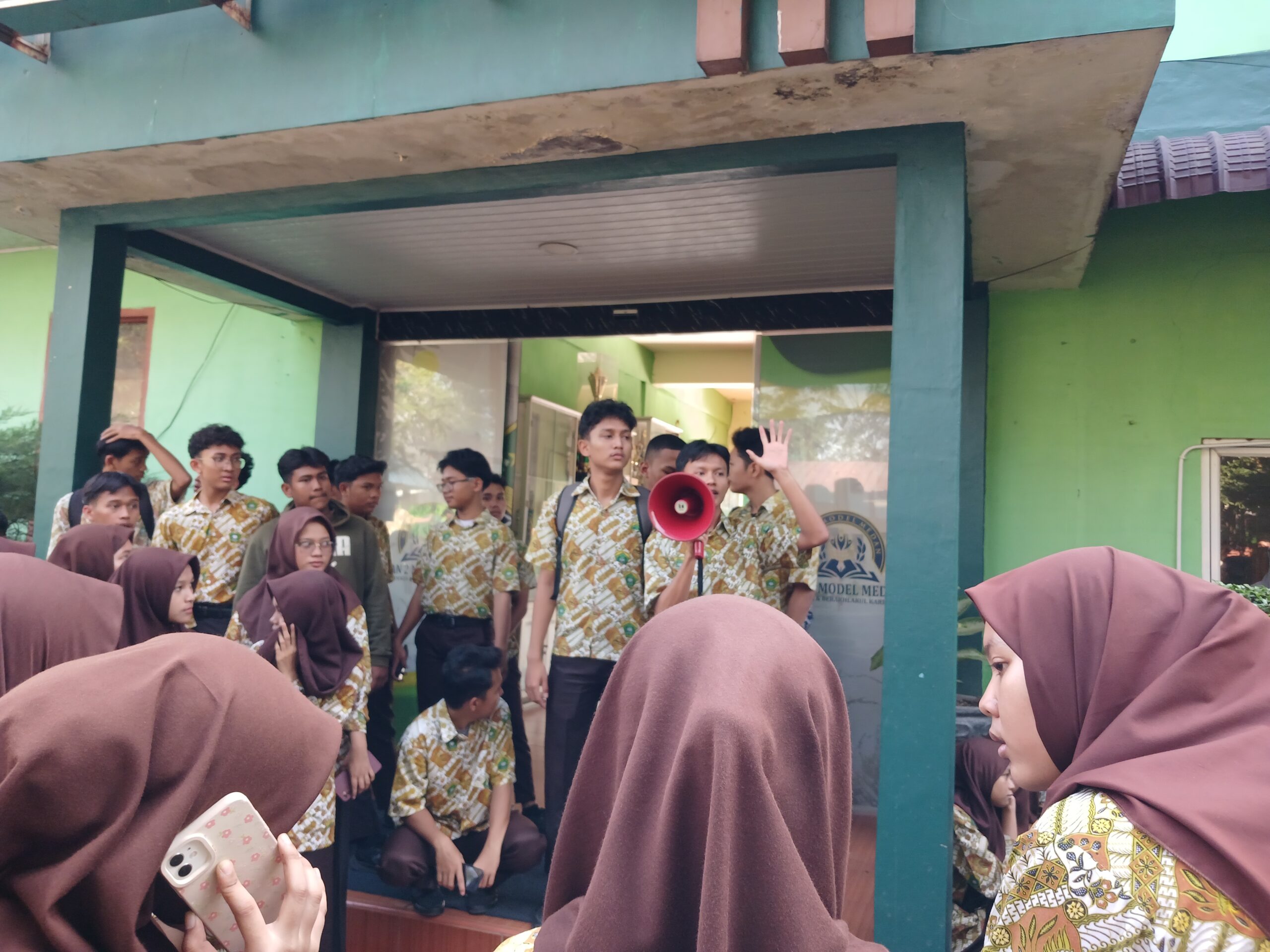 Pelajar MAN 2 Medan Demo, Buntut Kelalaian Sekolah Akibatkan Siswa Gagal Ikut SNBP