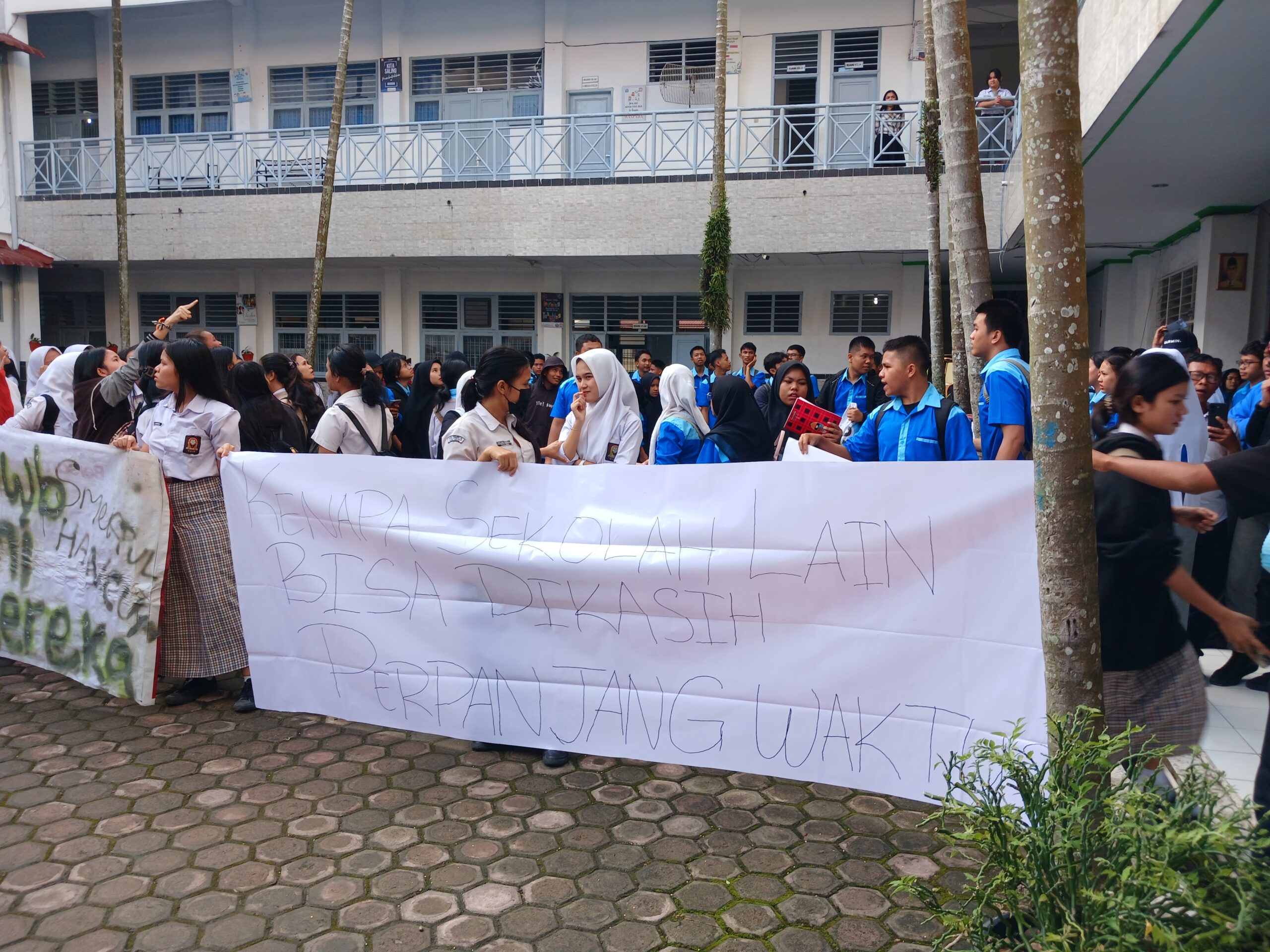 Kumpulan Foto Demo Siswa SMKN 10 Medan