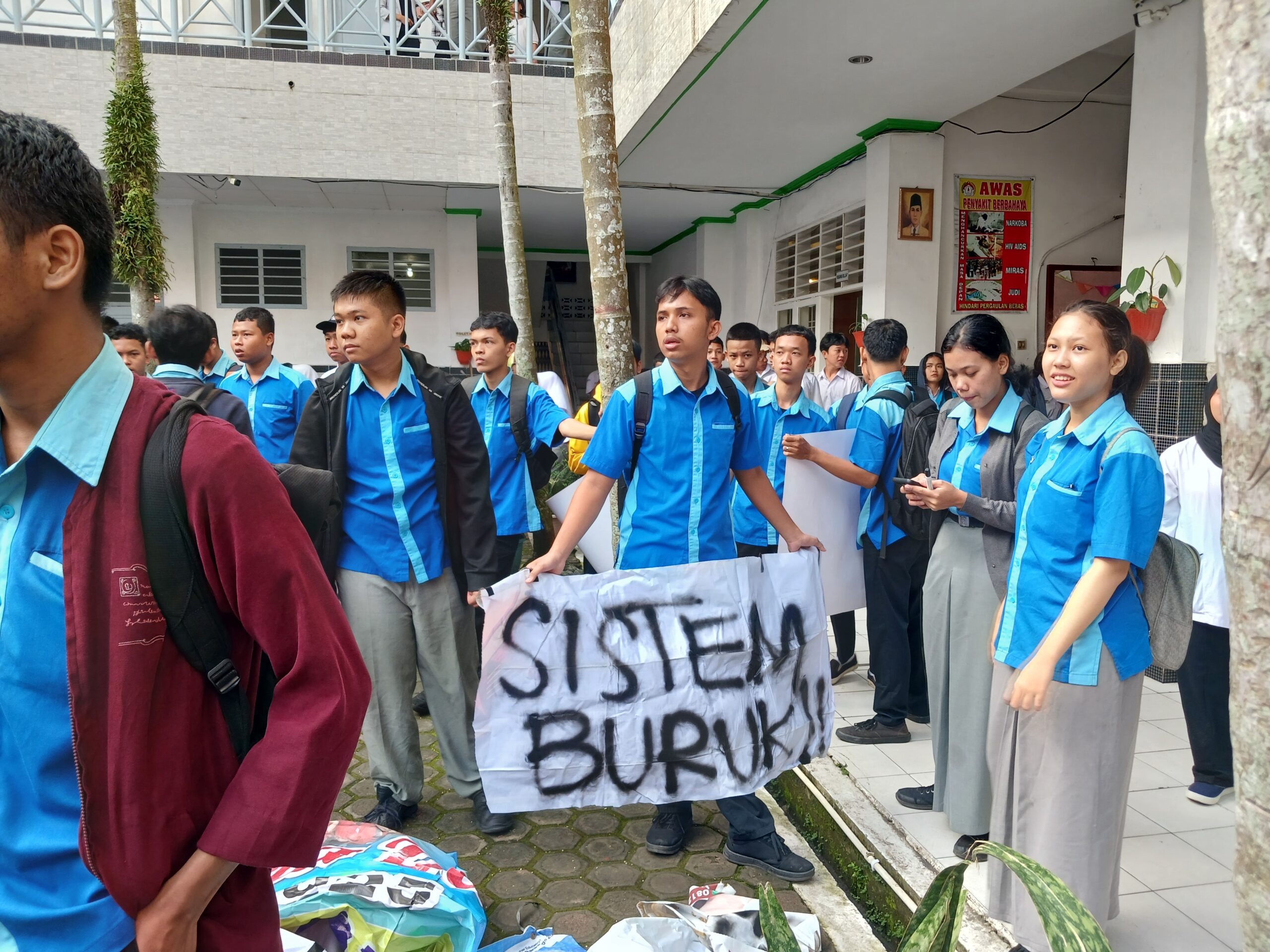 Kumpulan Foto Demo Siswa SMKN 10 Medan