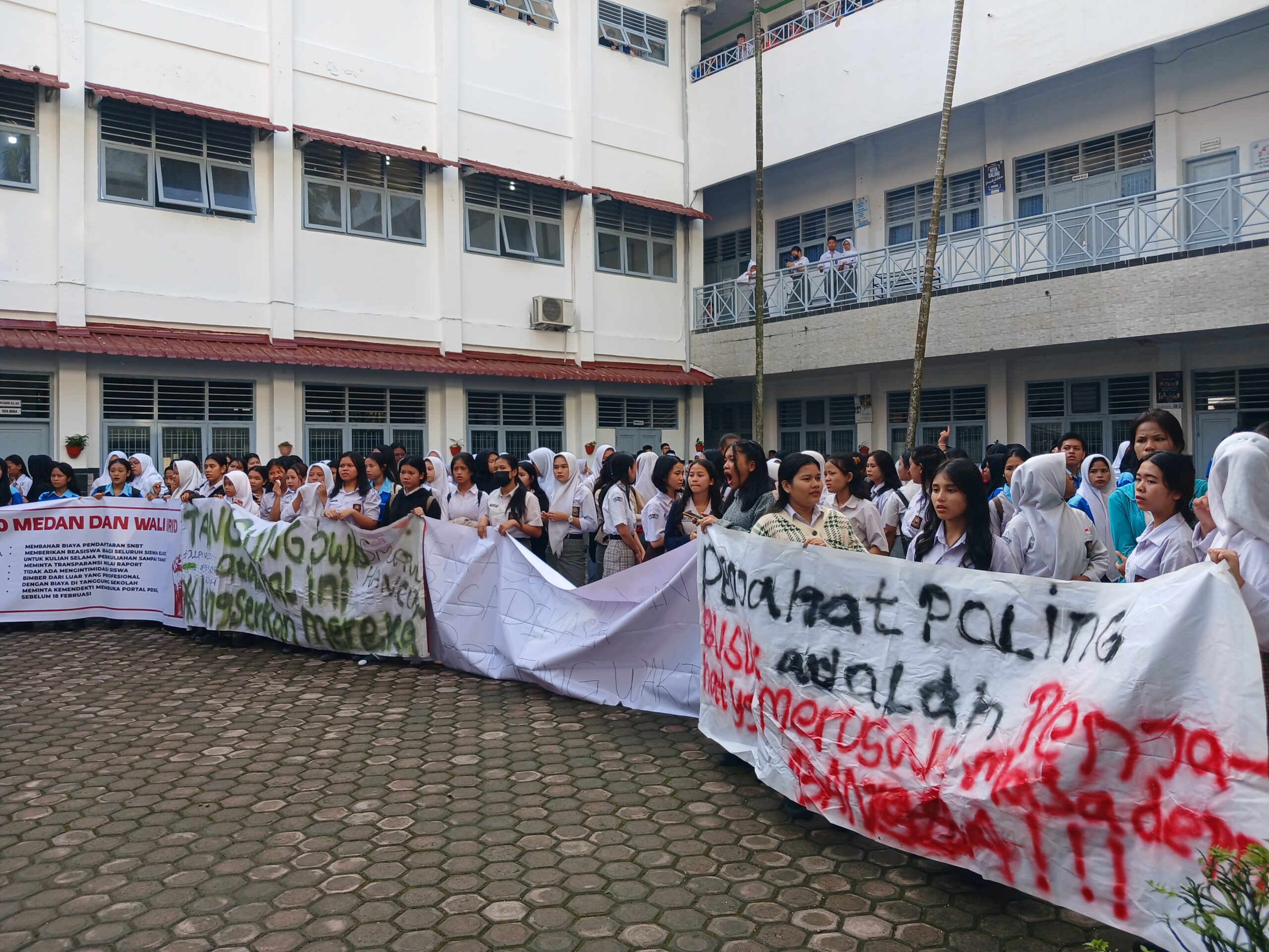 Kumpulan Foto Demo Siswa SMKN 10 Medan