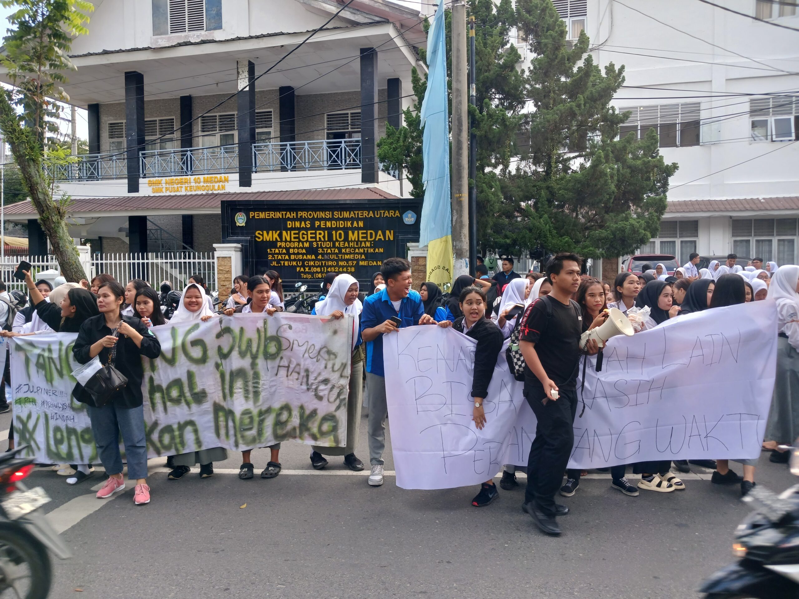 Kumpulan Foto Demo Siswa SMKN 10 Medan