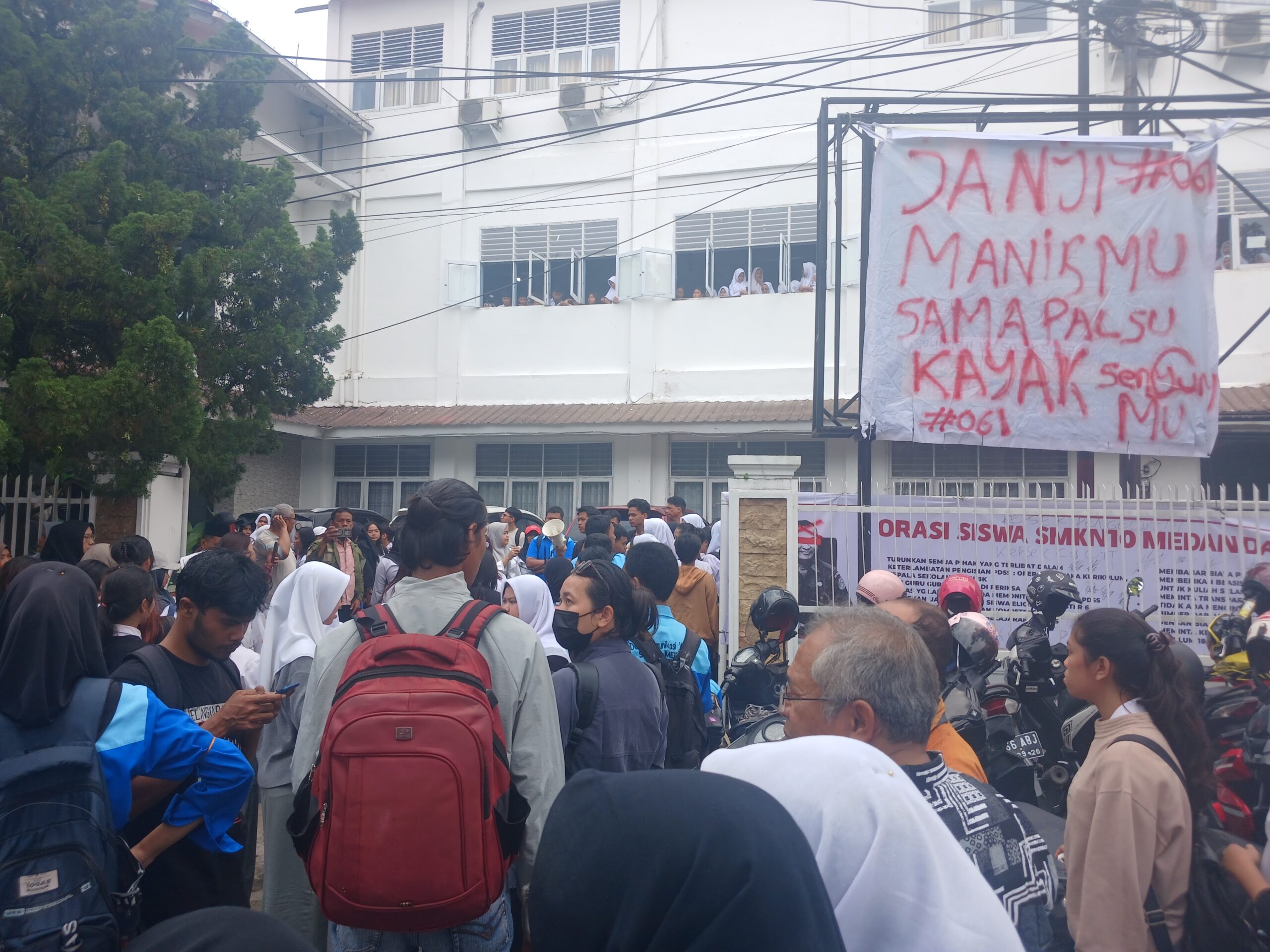 Kumpulan Foto Demo Siswa SMKN 10 Medan