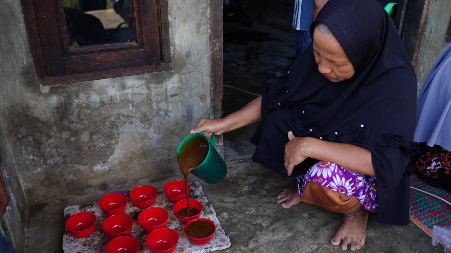 Berhenti Jadi Nelayan, Sakiman Tekuni Produksi Gula Merah dari Pohon Nipah