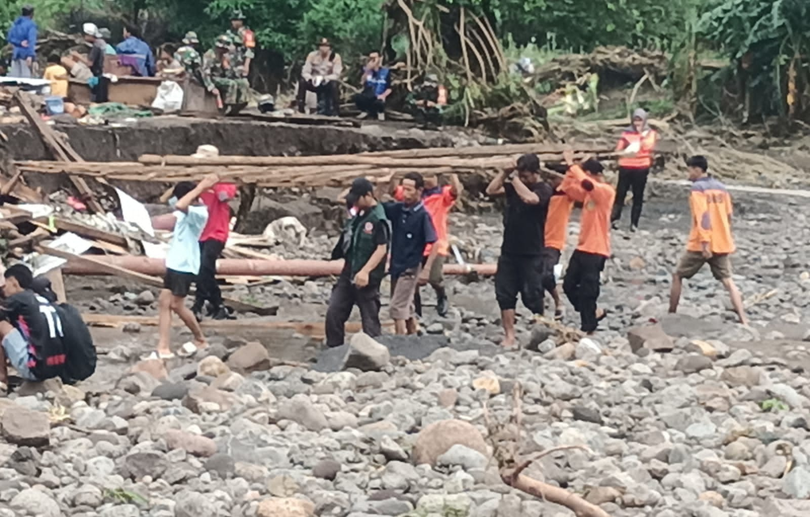 Banjir Bandang Bima 2 Tewas dan 6 Hilang