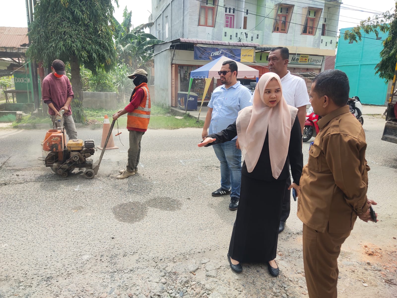 Sempat Memakan Korban, Jalan Sudirman Langsa Yang Rusak Mulai Diperbaiki