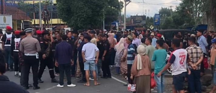 Dua Gelombang Massa Dari Tapsel Nyaris Bentrok Di PN Padangsidimpuan