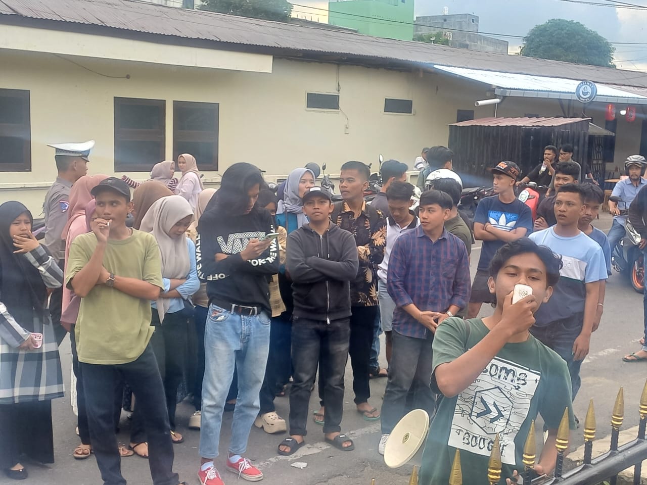 Dua Gelombang Massa Dari Tapsel Nyaris Bentrok Di PN Padangsidimpuan