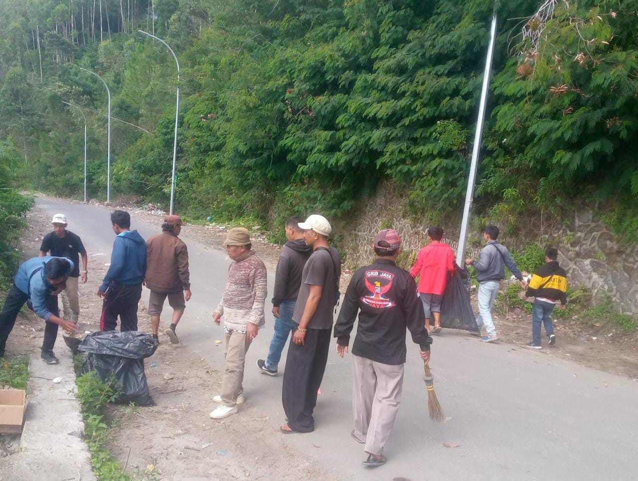 GRIB Kecamatan Harian Gotong Royong Di Menara Pandang Tele