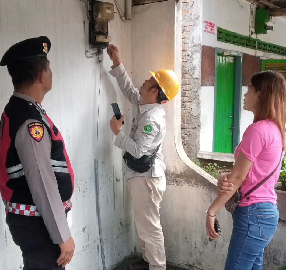 Polres Pematang Siantar Kawal Petugas PLN Tertibkan Pemakaian Listrik