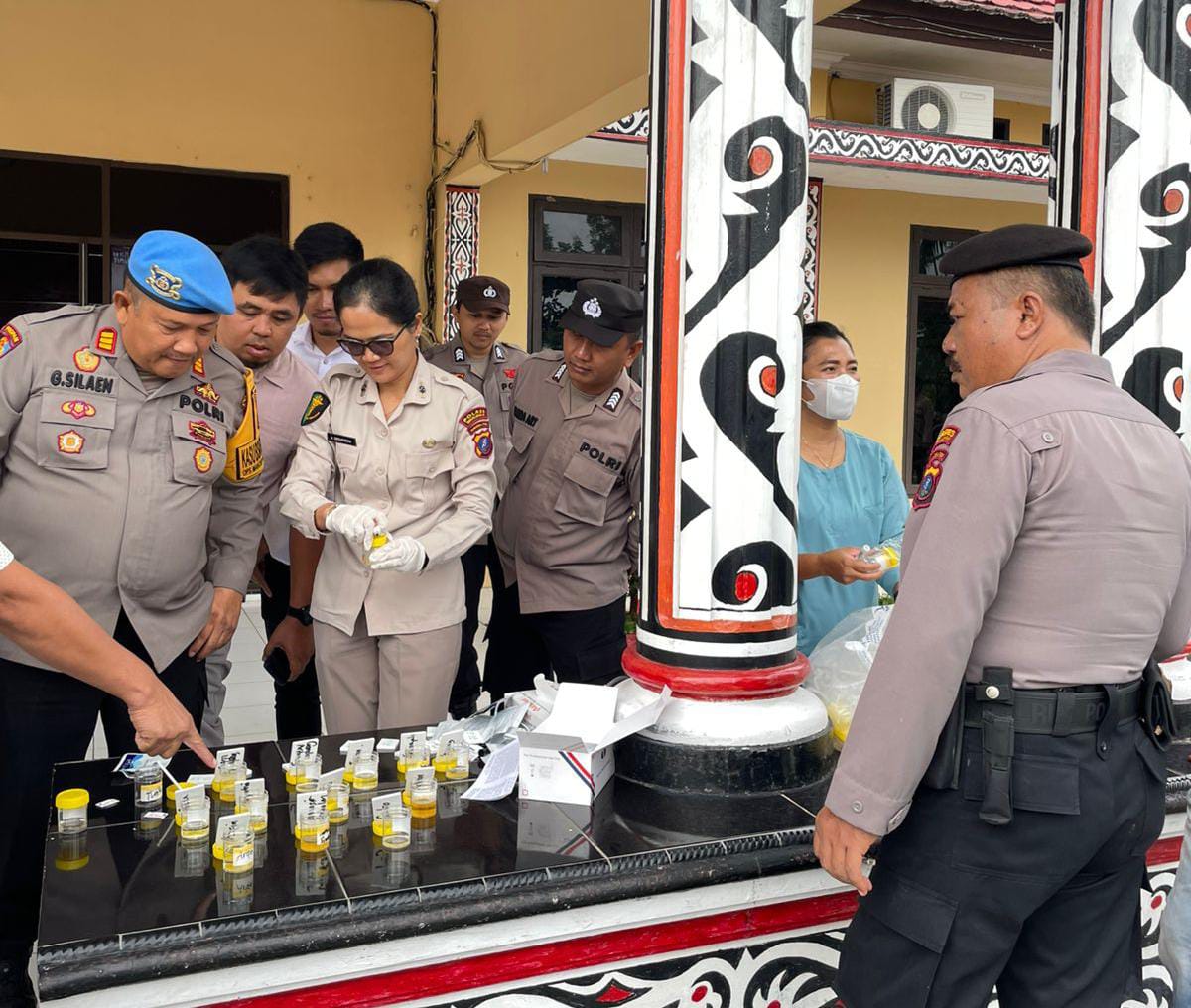 76 Personel Polres Simalungun Jalani Pemeriksaan Narkoba Dan IMT