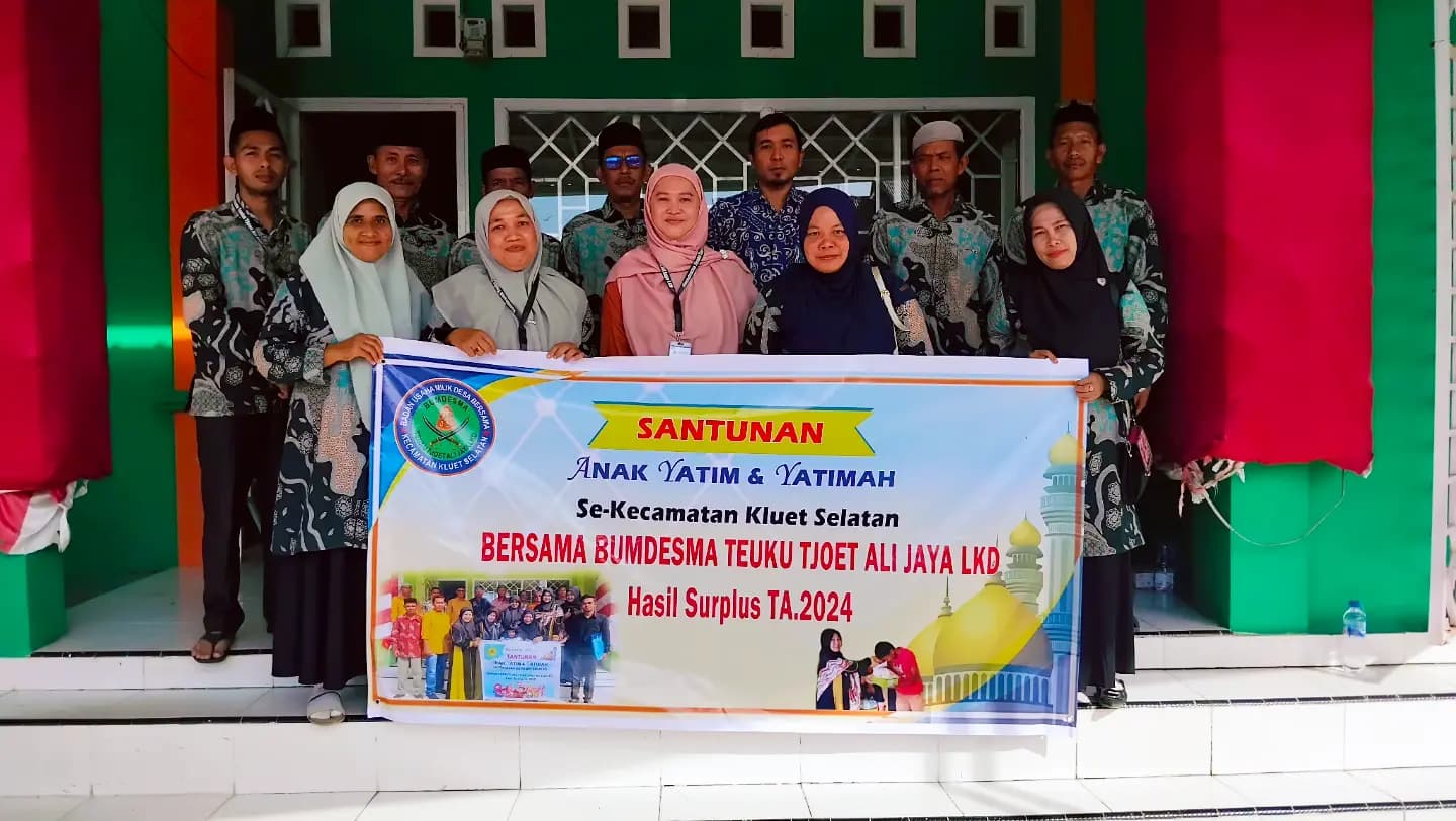 Bumdesma Kluet Selatan Salurkan Bansos Untuk Anak Yatim