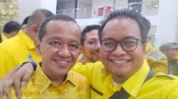 Leriadi, S. Sos, Wakil Ketua BMK 1957 Sumut dan juga Kepala Sekretariat Balitbang DPP Partai Golkar (kanan) Menteri Energi dan Sumber Daya Mineral (ESDM)  Bahlil Lahadalia yang juga Ketua Umum DPP Golkar. Waspada/ist