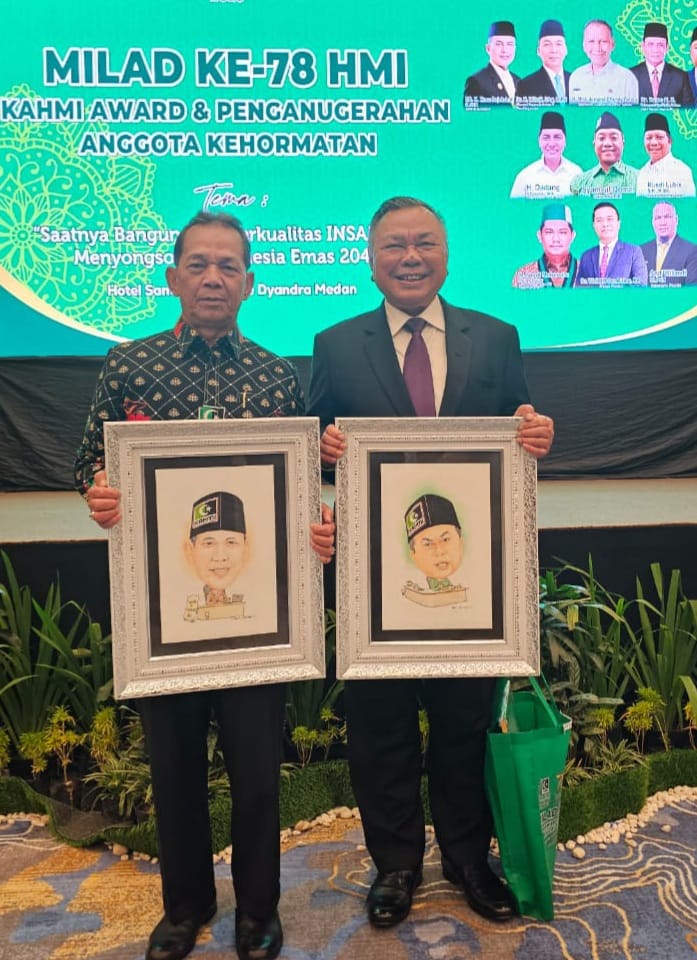 Teristimewa, Syahrul Pasaribu Terima KAHMI Award