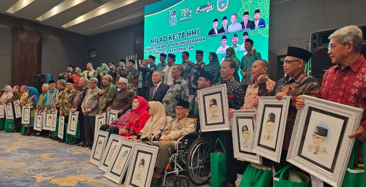 Teristimewa, Syahrul Pasaribu Terima KAHMI Award