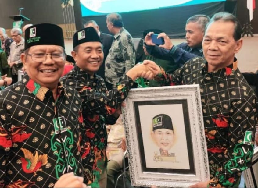 Teristimewa, Syahrul Pasaribu Terima KAHMI Award