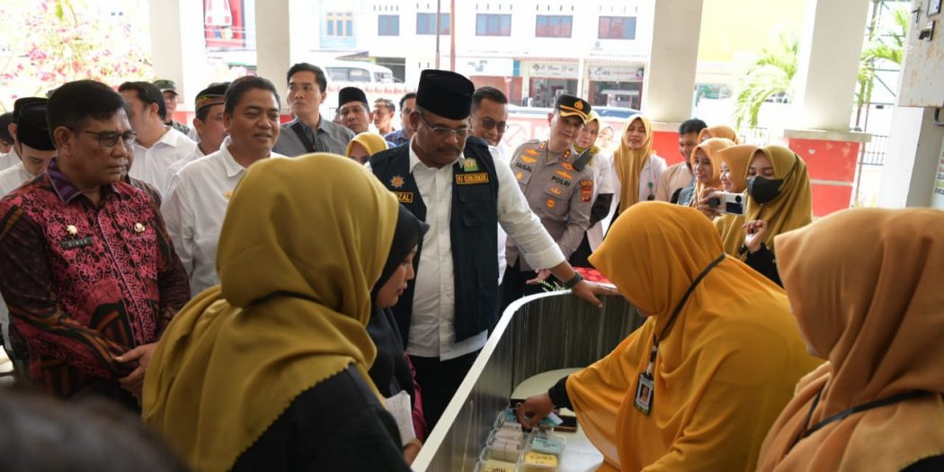 Pj Gubernur Tinjau Pemeriksaan Kesehatan Gratis Di Pidie Jaya