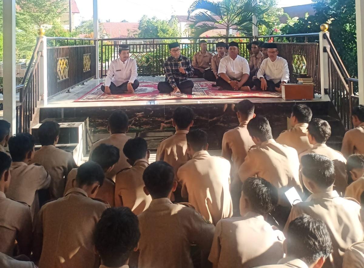 Guru Besar UIN Ar-Raniry Ingatkan Siswa SMAN 9 Banda Aceh Agar Tak Terpanguruh Ideologi Yahudi Dan Nasrani