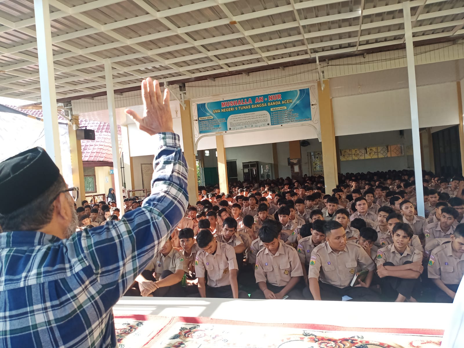 Guru Besar UIN Ar-Raniry Ingatkan Siswa SMAN 9 Banda Aceh Agar Tak Terpanguruh Ideologi Yahudi Dan Nasrani